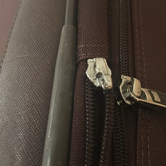 Tumi Burgundy Nylon Arrive De Gaulle International 2 Wheeld Carry-On Luggage - Picture 7 of 15